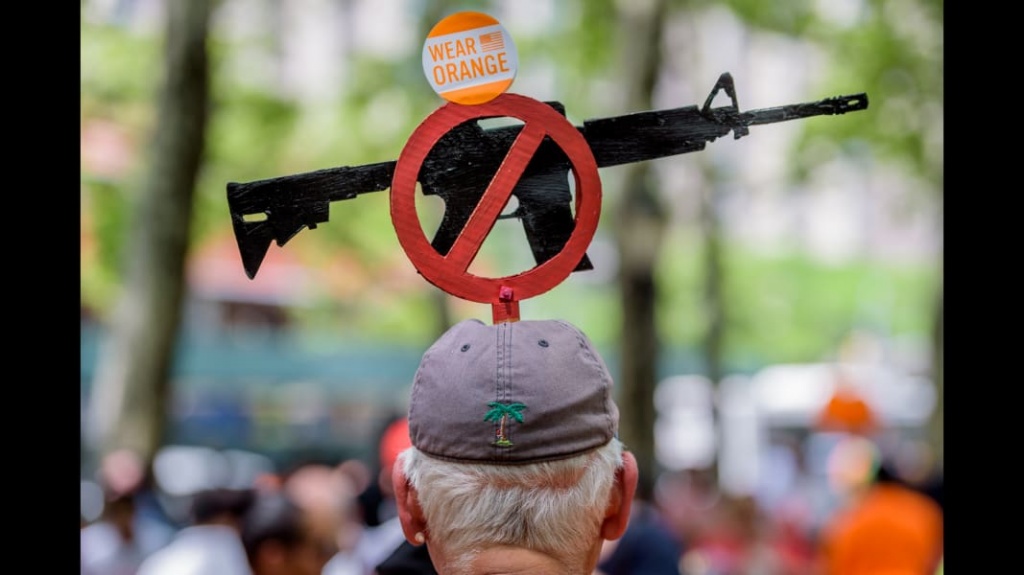 Байден вводит новые ограничения на огнестрельное оружие в Америке