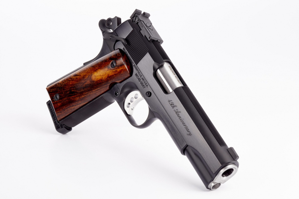 Новый пистолет Wilson Combat 45th Anniversary 1911
