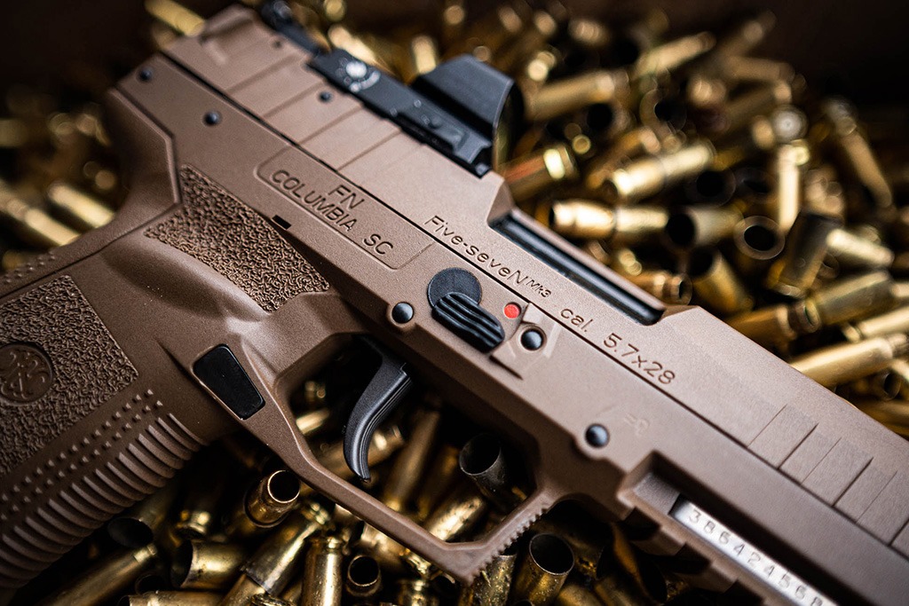 Новый пистолет FN Five-seveN с возможностью установки оптики