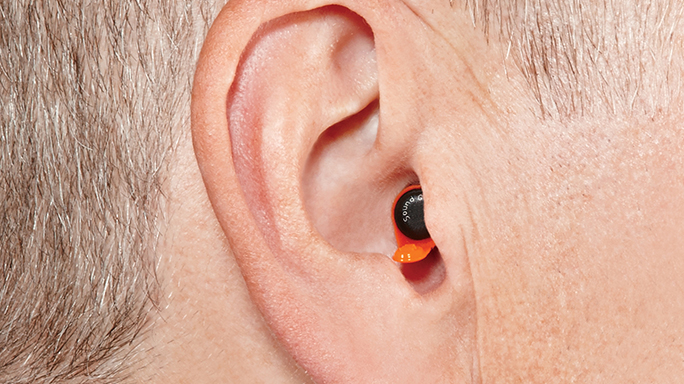 Шесть лучших электронных устройств для защиты слуха в тире, на полигоне или на охоте