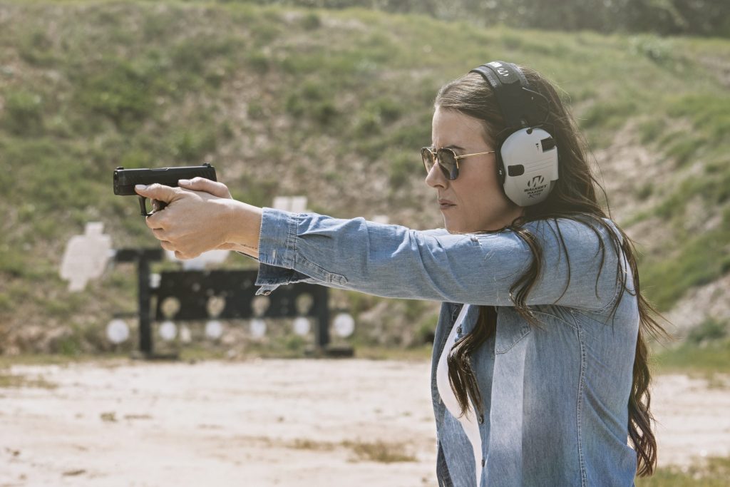 Советы эксперта для женщин: как перестать бояться отдачи оружия