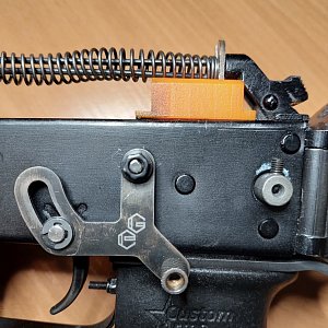 Предохранитель для правши