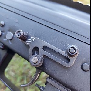 Предохранитель для правши с педалью под большой палец