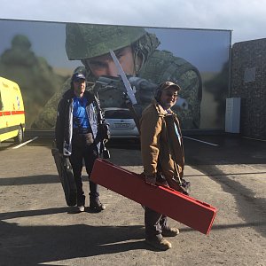 Два стрелка из Греции приехали в Москву, на Чемпионат Мира с болтовыми винтовками столетней давности так как полуавтоматические там запрещены. И понимая, что конкурировать не получится, просто вырезали из картона бутафорские штыки, примкнули их к оружию и