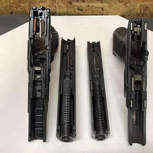 Вальтер в сравнении с Glock-17 (внутренности)