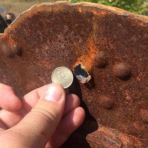 Самодельная мишень простреляна на сквозь. Фото: Андрей Федоров